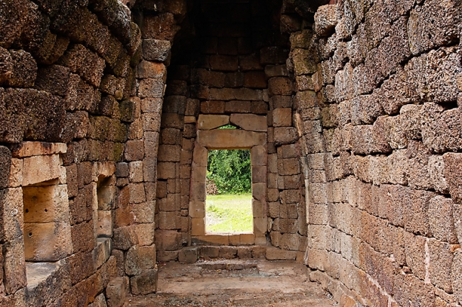 25-Prasat Ta Muen-013